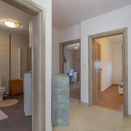 Holiday Home Toni, Makarska- Vinjani Villa *